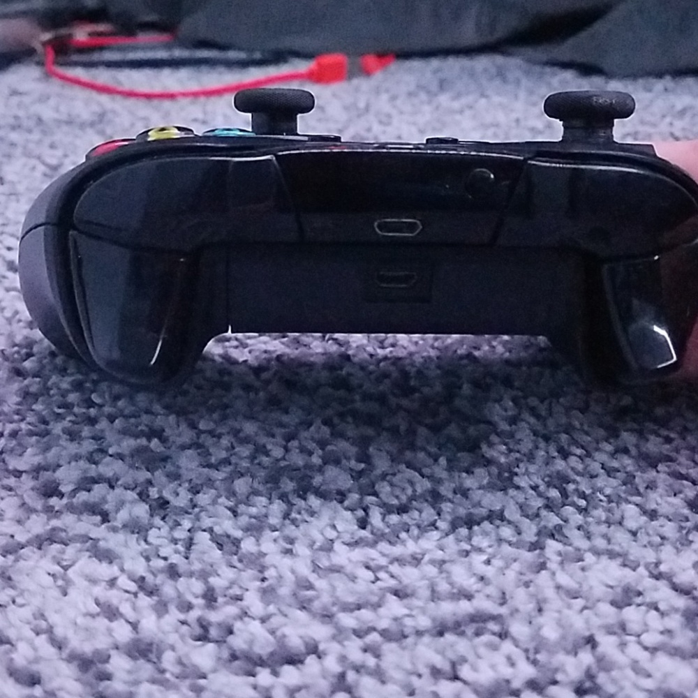 Xbox One Controller - Picture 3 of 3